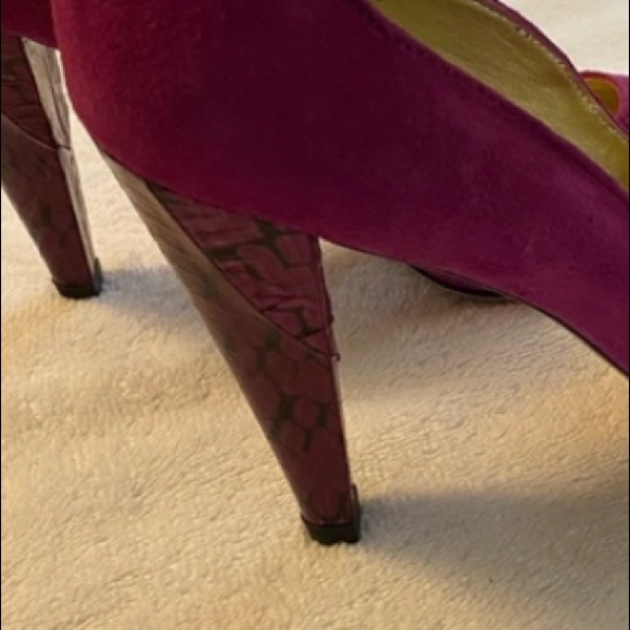 💕CHARLES DAVID SUEDE SZ 8-1/2 - Picture 2 of 4